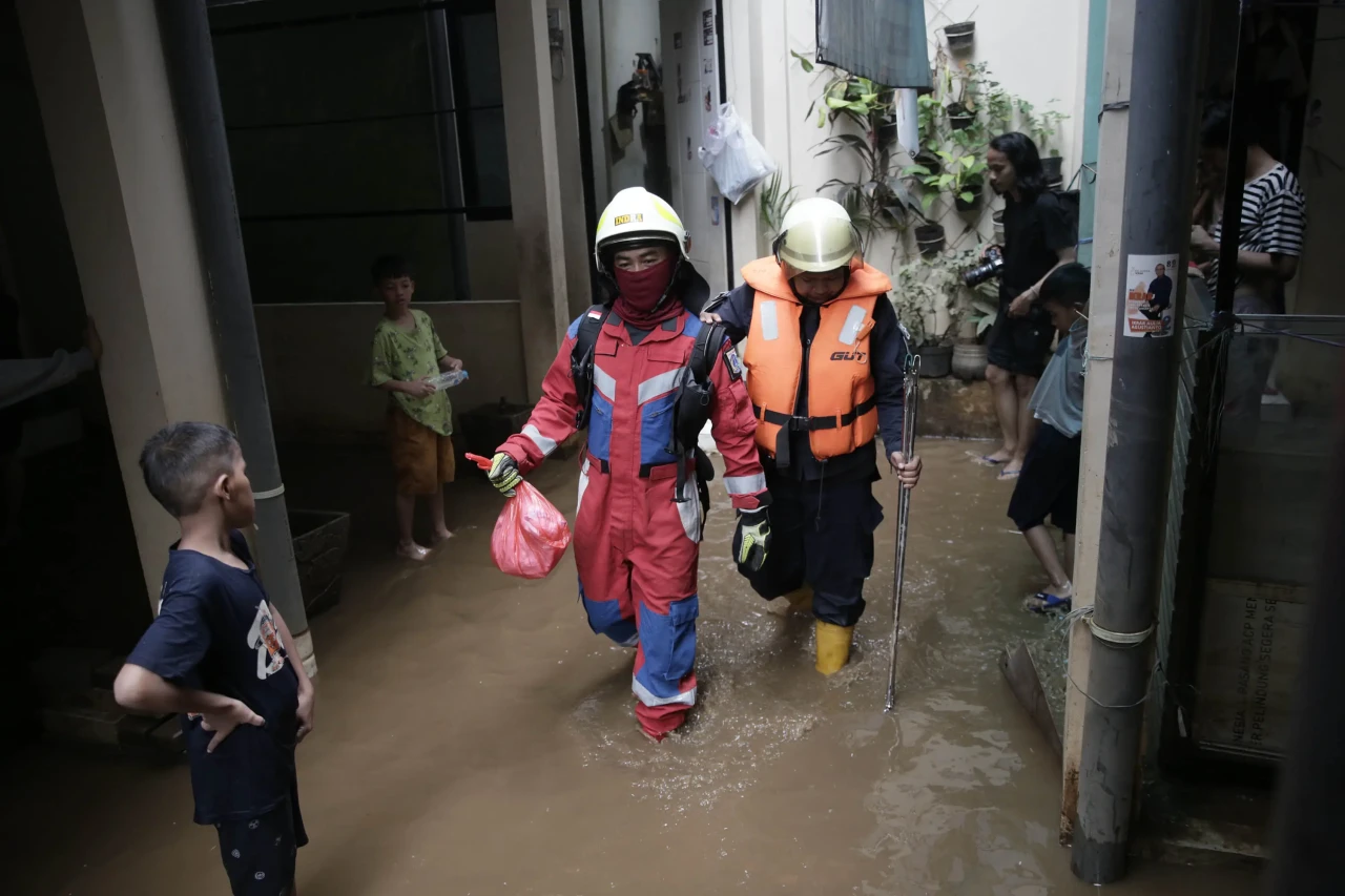 Banjir di Kebon Pala,...