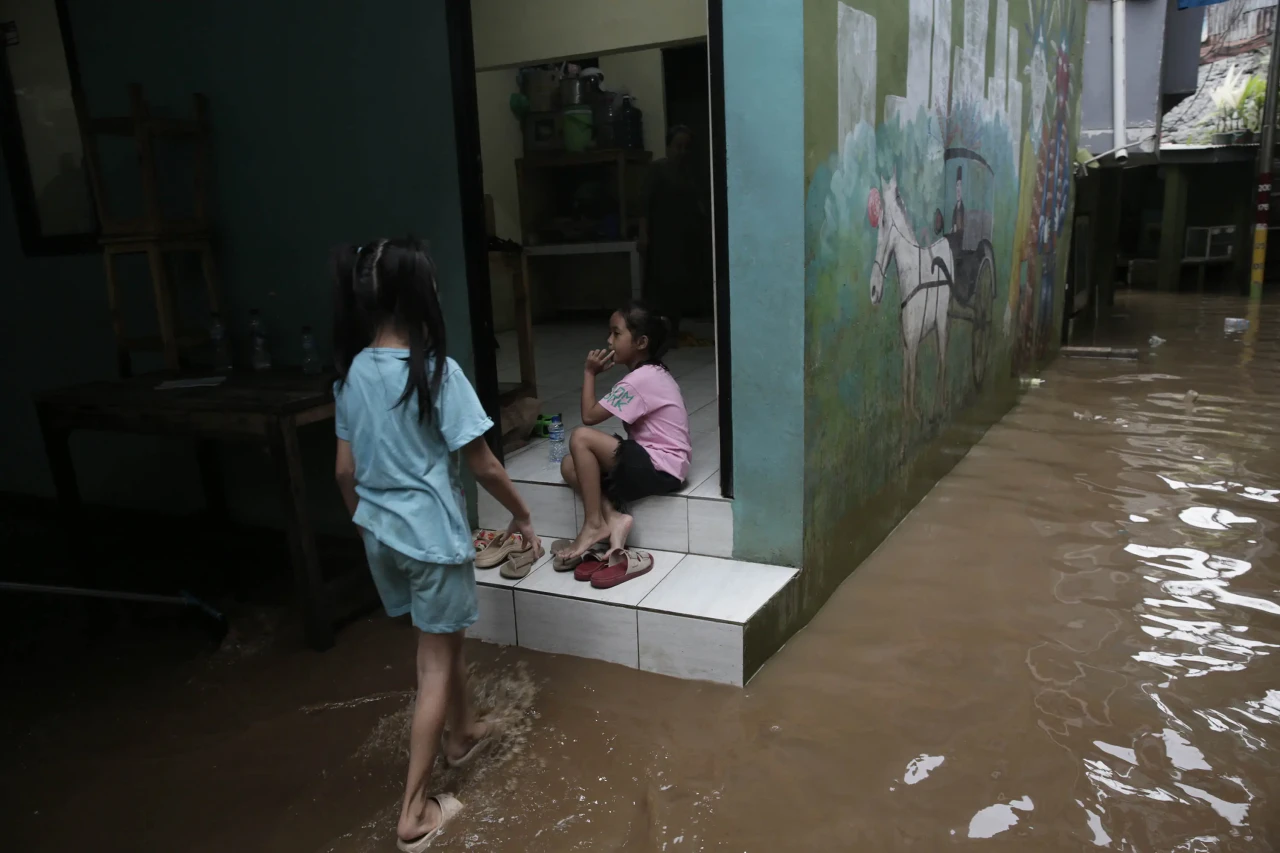 Banjir Masih Menggenangi...