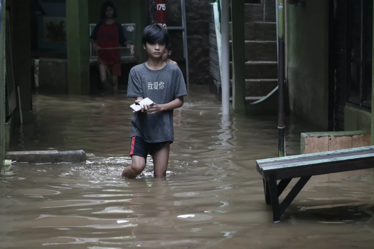 Banjir Masih Menggenangi...