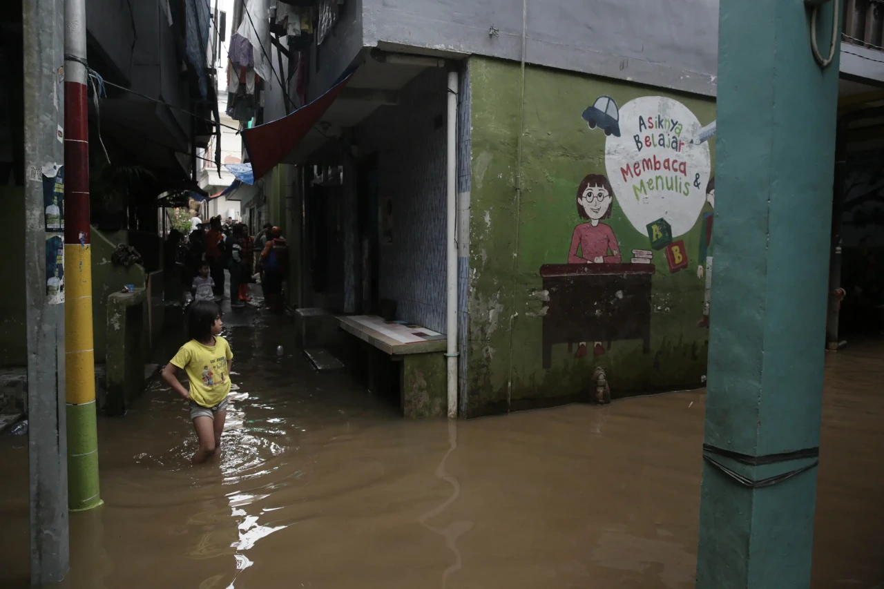 Banjir Masih Menggenangi...
