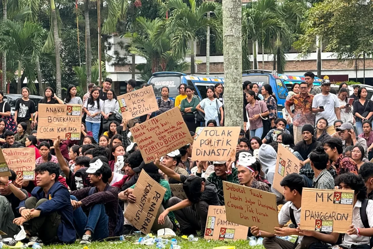 Mahasiswa Tolak Politik...