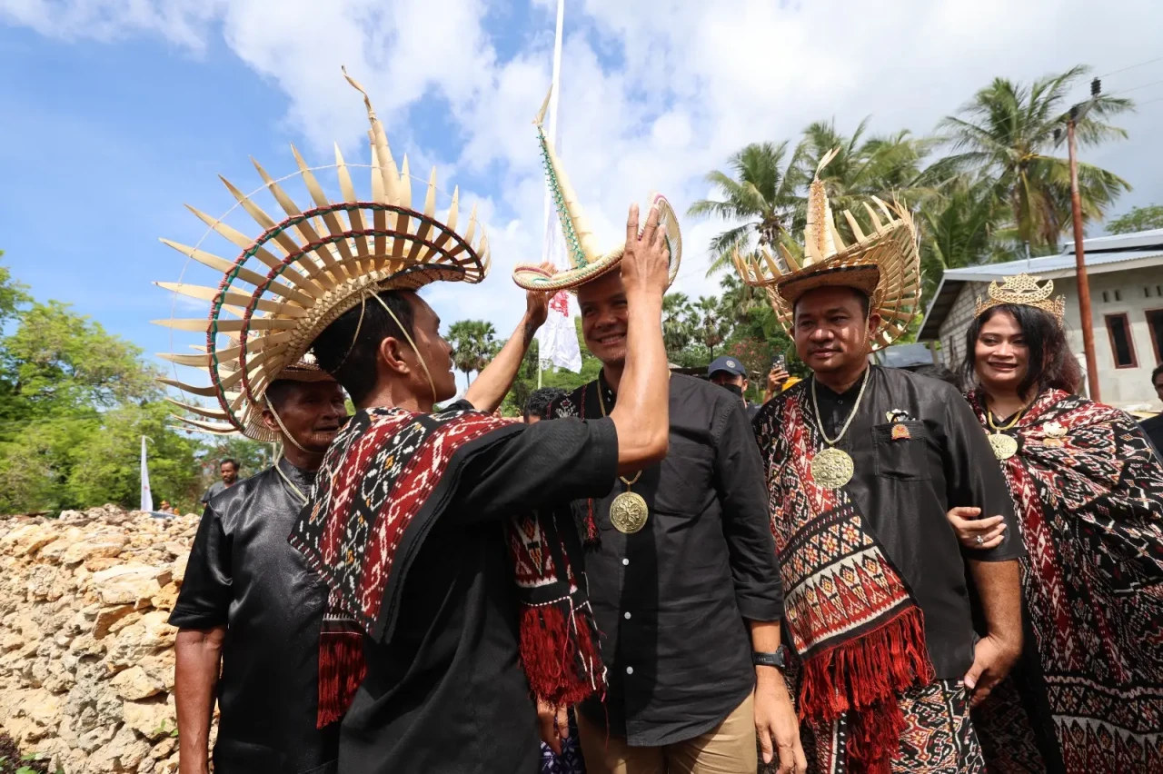 Disambut Hangat di Rote...