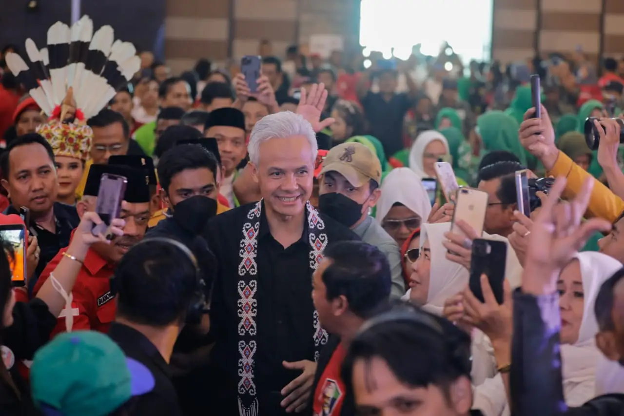 Ganjar Pranowo Hadiri...
