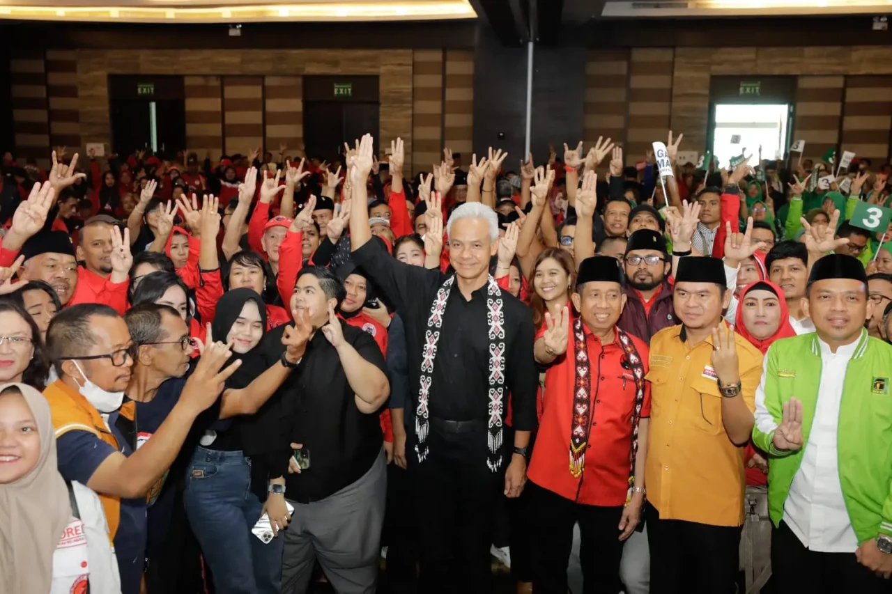 Ganjar Pranowo Hadiri...