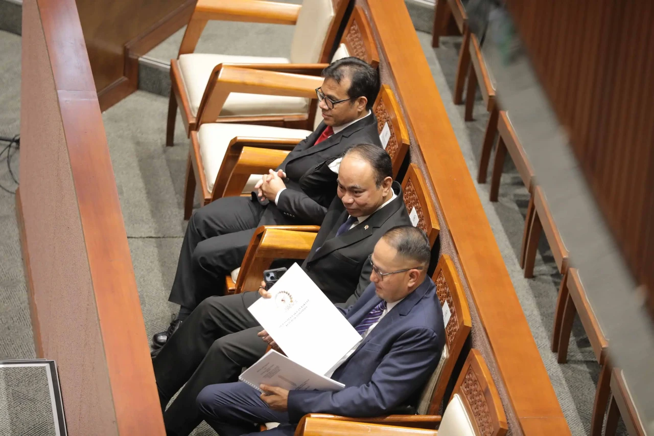 Rapat Paripurna Penutupan...