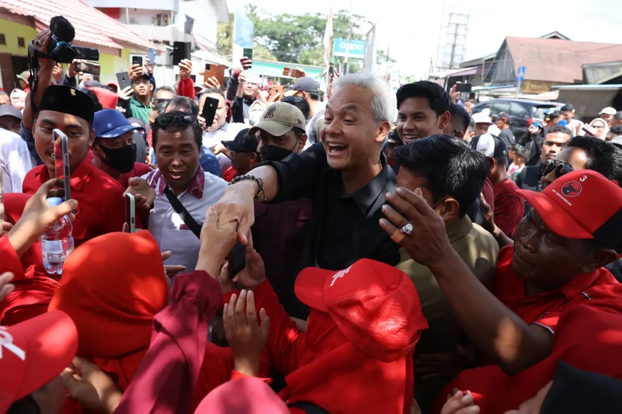 Kunjungi Pasar Selasa...