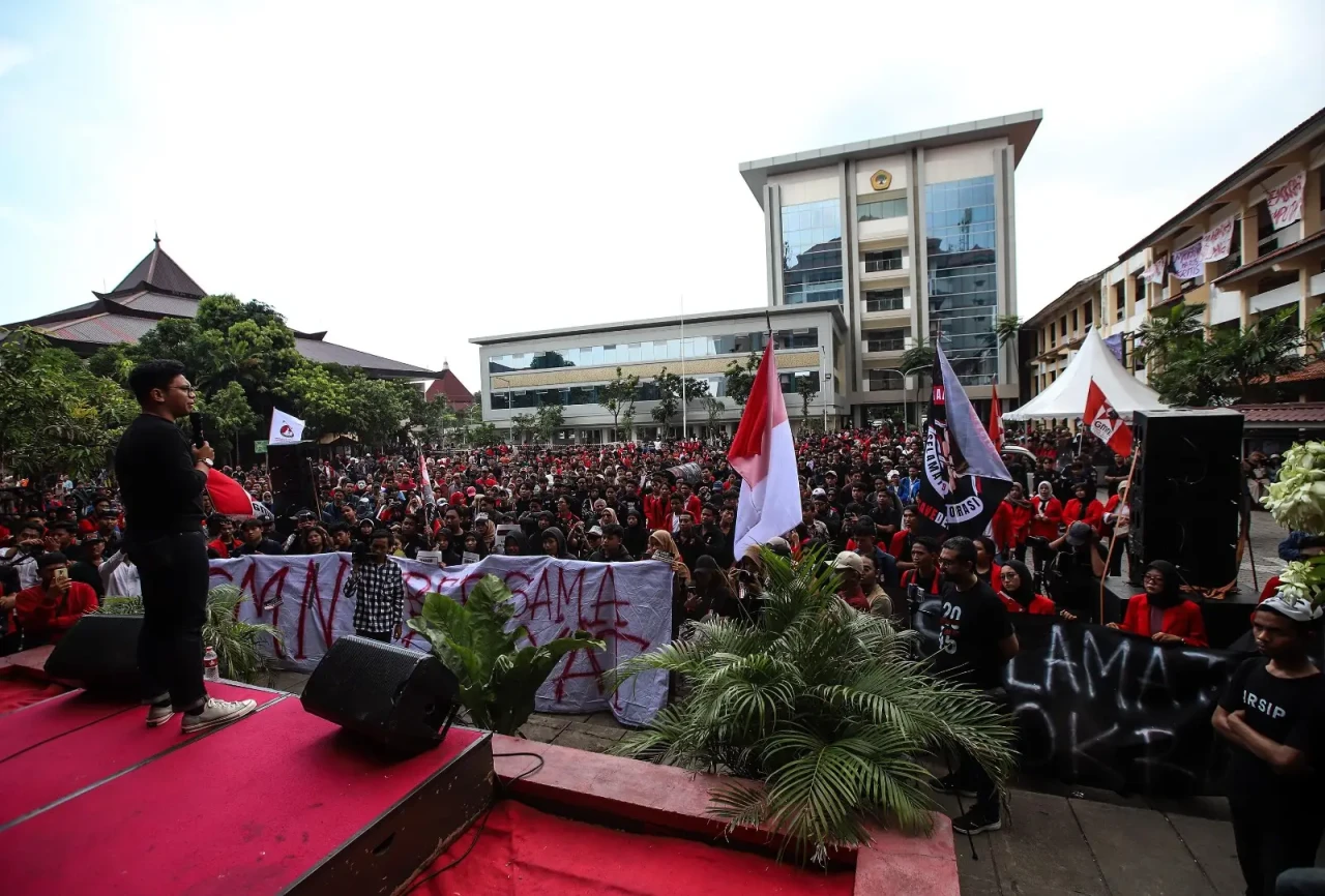 Ribuan Mahasiswa Hadiri...
