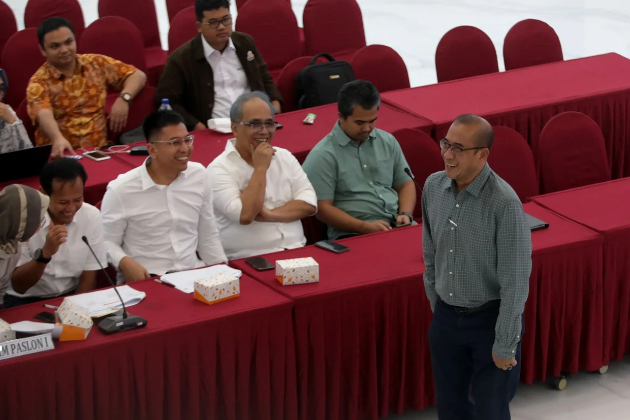 Rapat Tertutup KPU dengan...