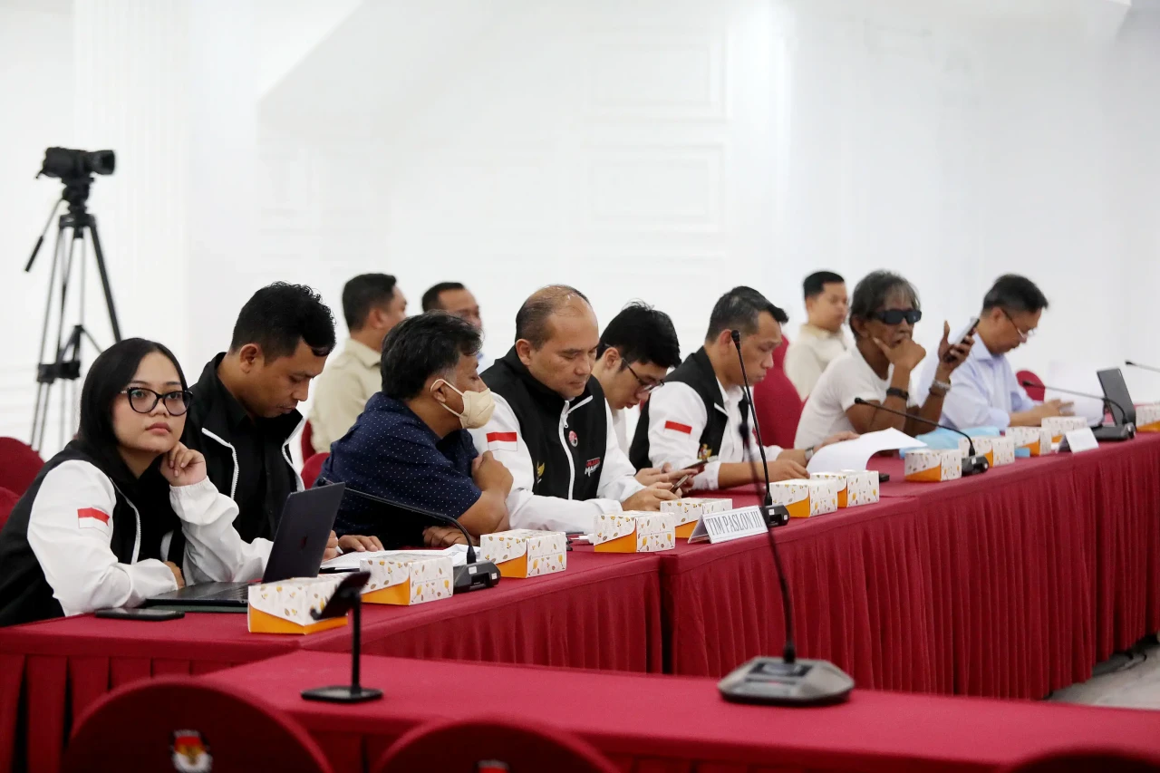 Rapat Tertutup KPU dengan...