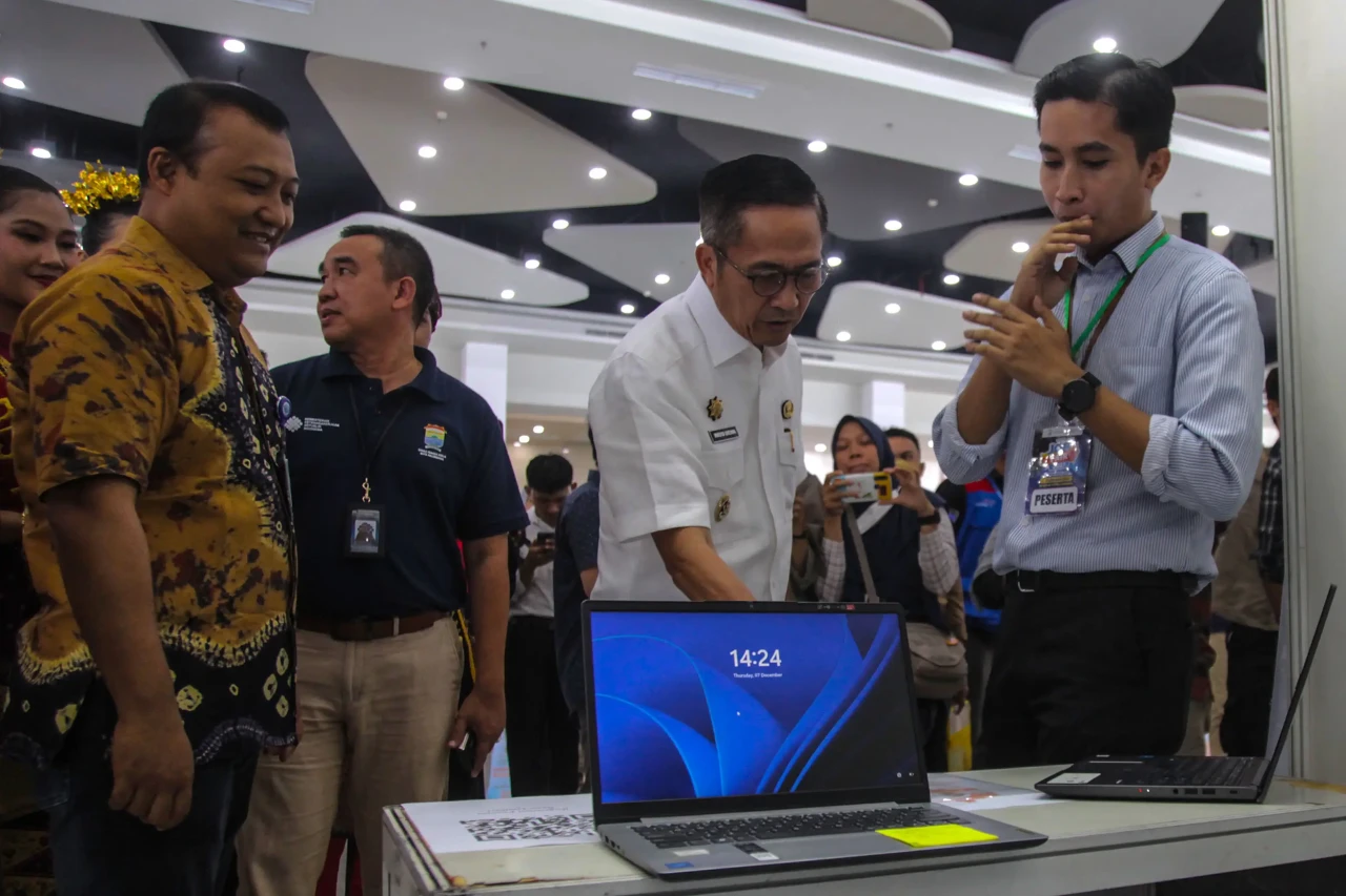 Melihat Bursa Kerja...
