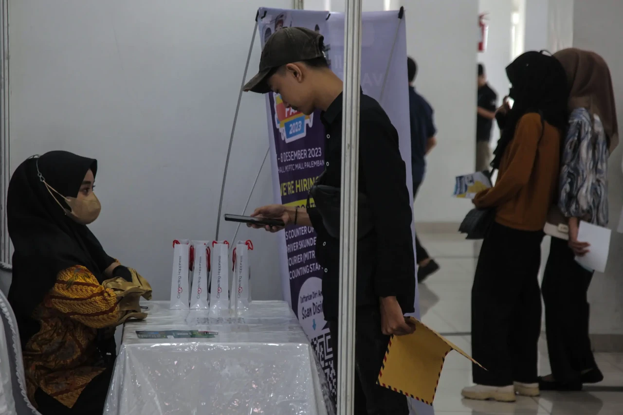 Melihat Bursa Kerja...