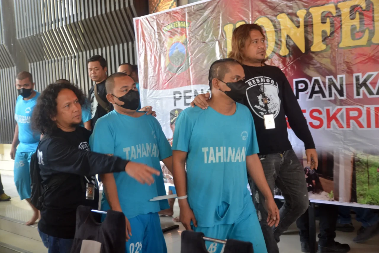 Polda Jateng Tangkap...