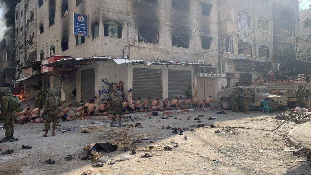 Puluhan Pria Palestina...