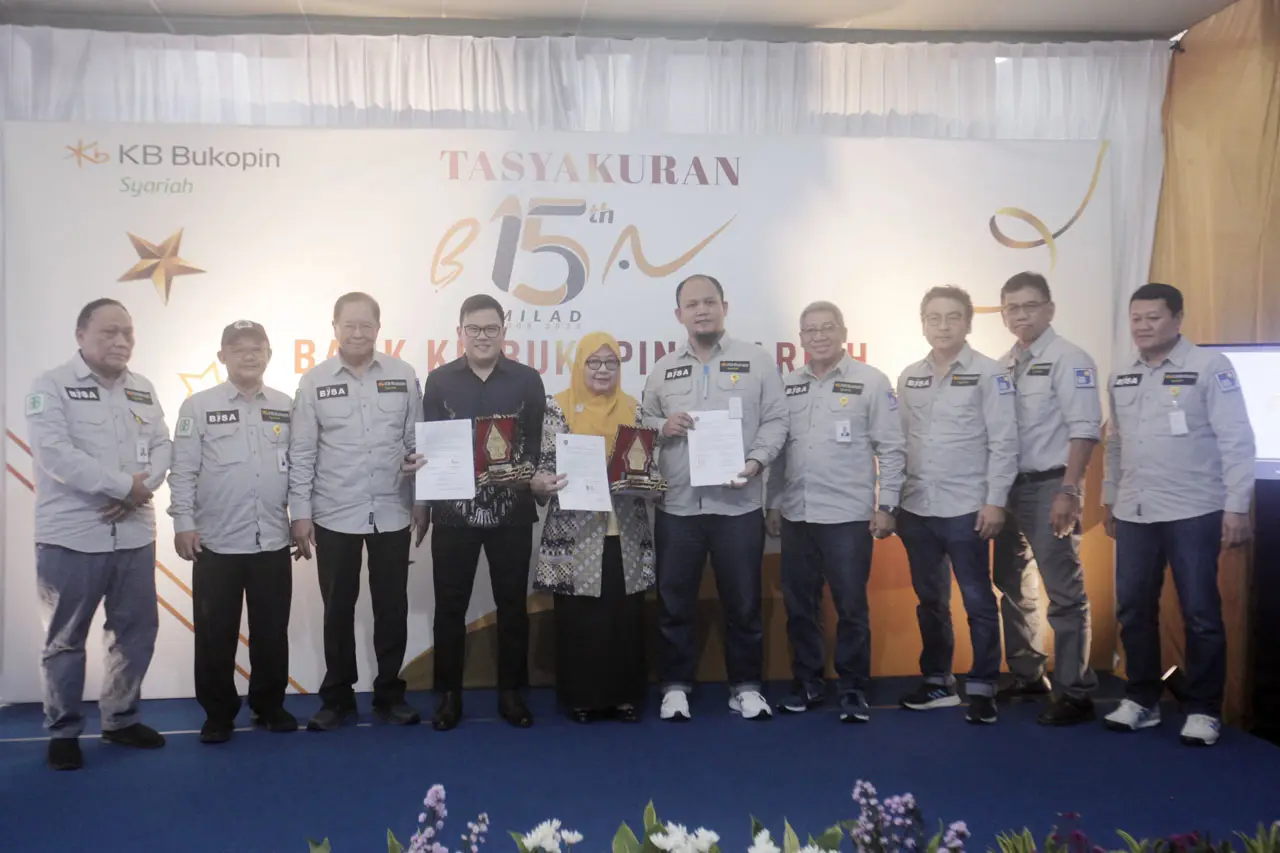 Rayakan Milad ke-15,...