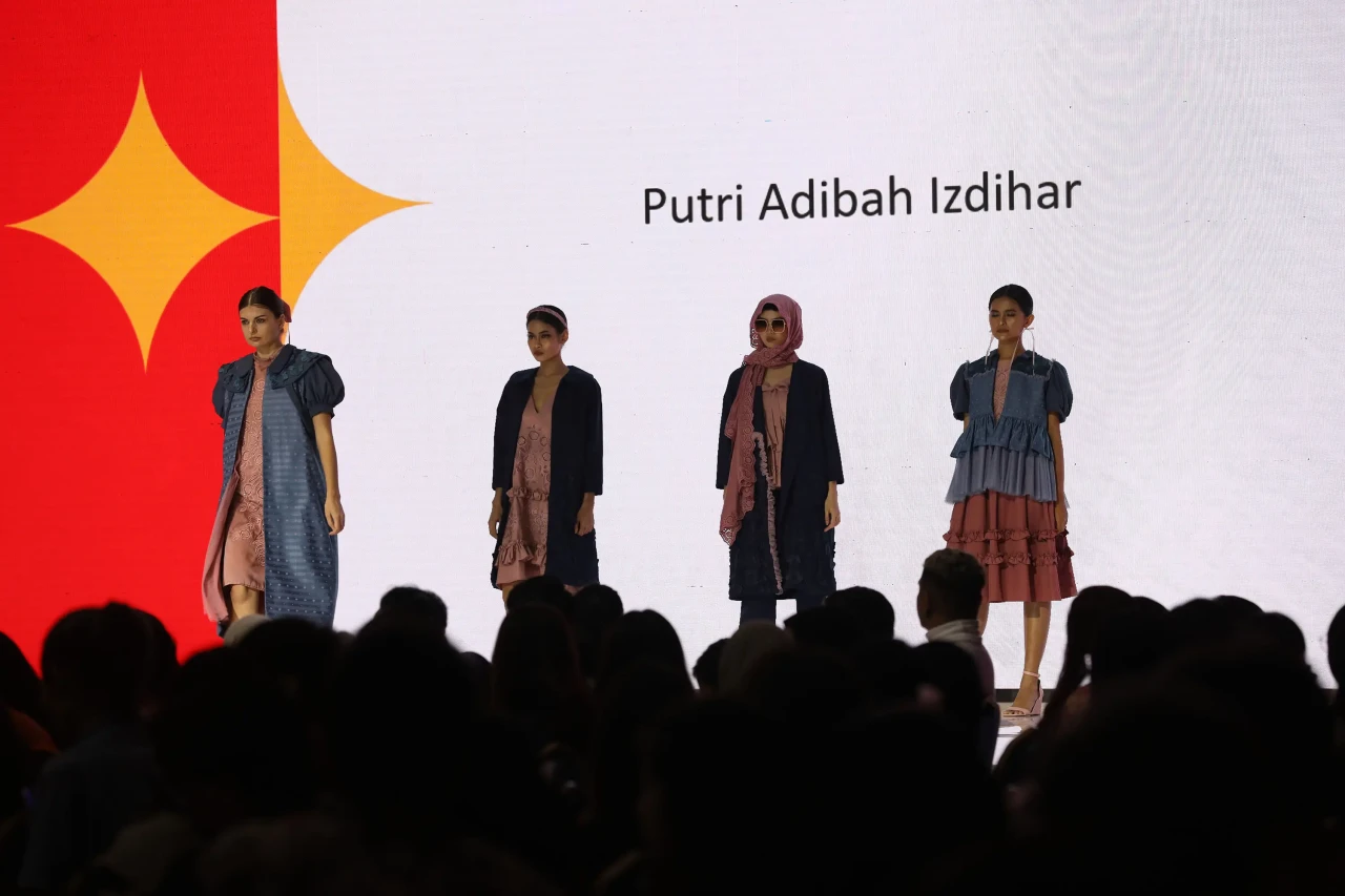 Peragaan Busana Mahasiswa...