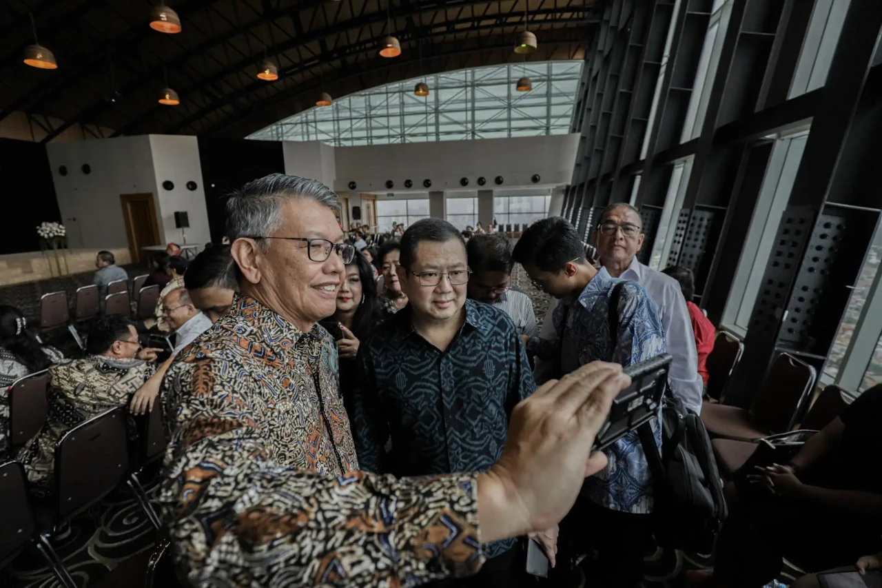 Hary Tanoesoedibjo Menghadiri...