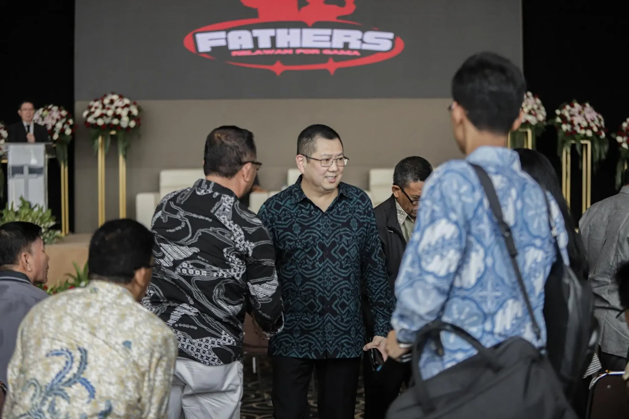 Hary Tanoesoedibjo Menghadiri...