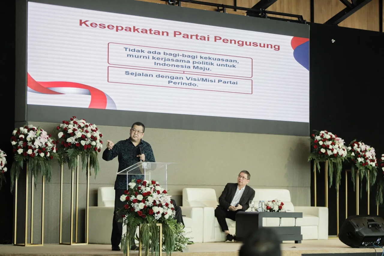 Hary Tanoesoedibjo Menghadiri...