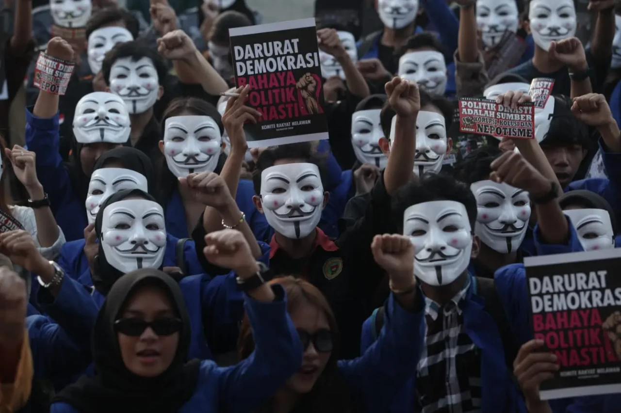Ribuan Mahasiswa Gelar...