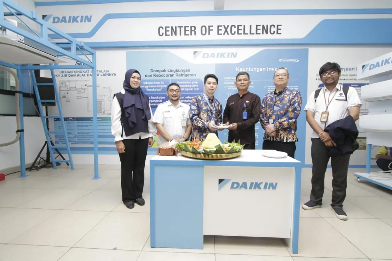 Resmikan Pusat Keunggulan...