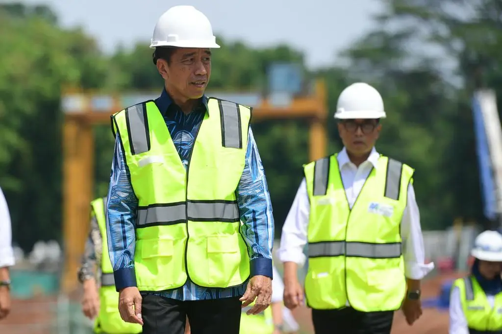 Presiden Jokowi Tinjau...