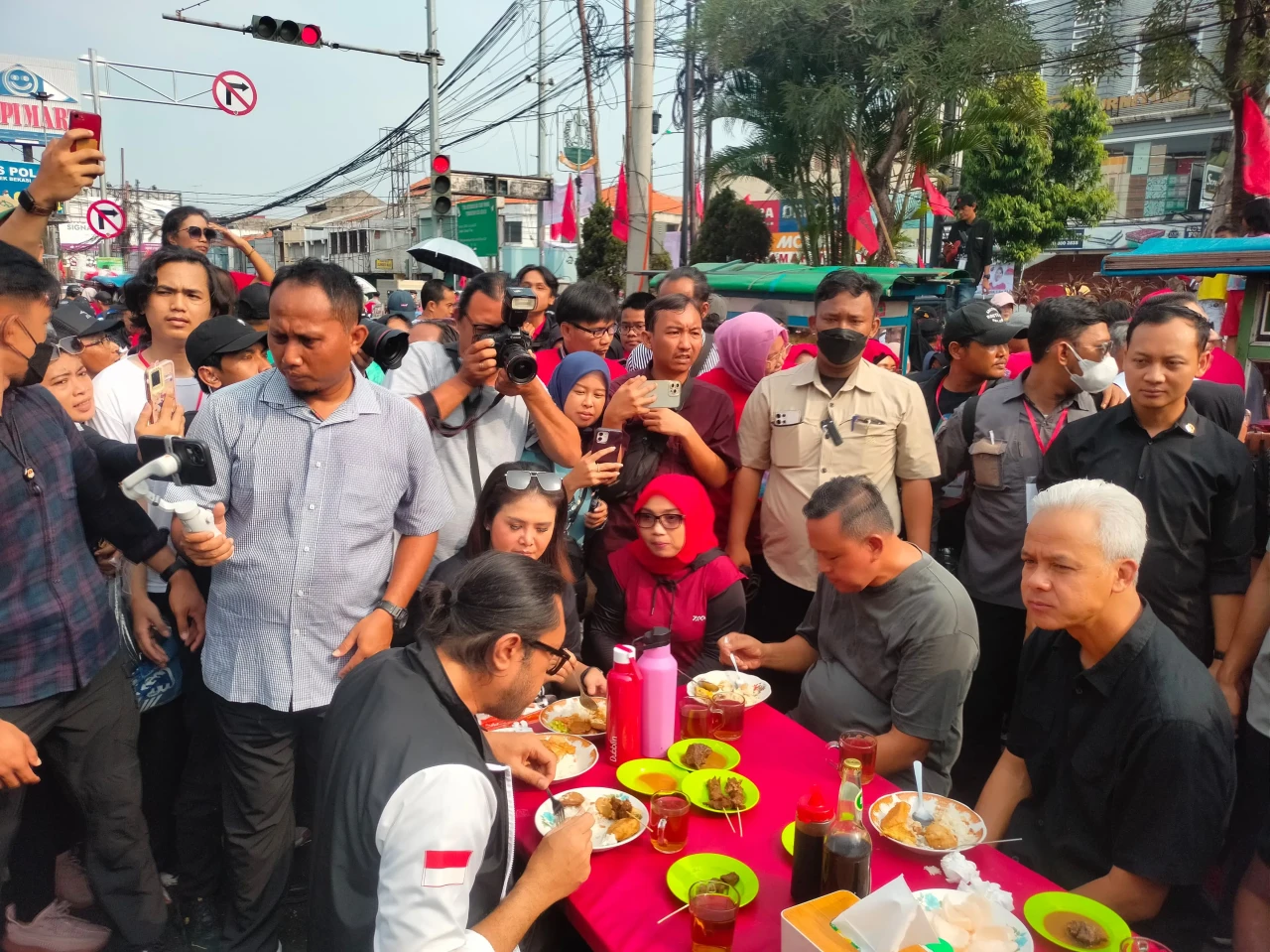 Sarapan Nasi Uduk di...