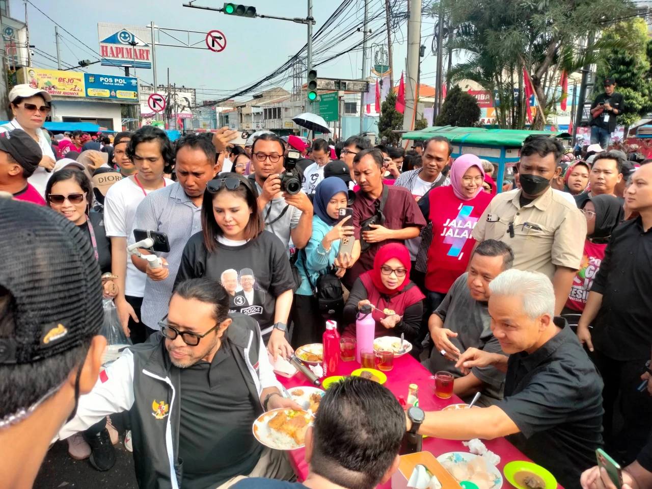 Sarapan Nasi Uduk di...