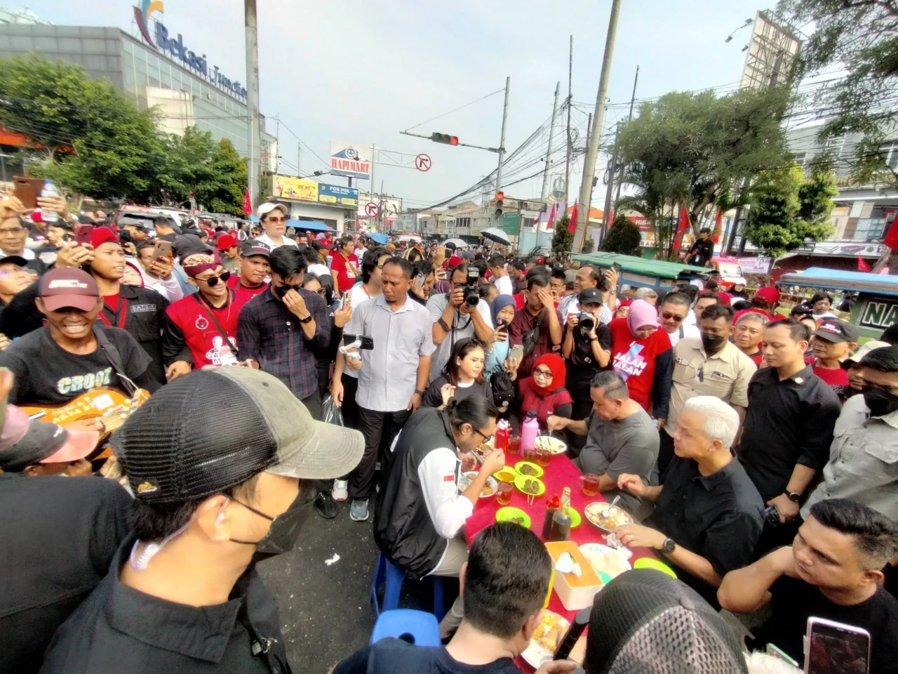 Sarapan Nasi Uduk di...