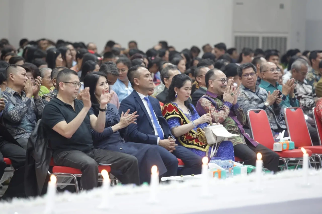 HT Hadiri Ibadah Natal...