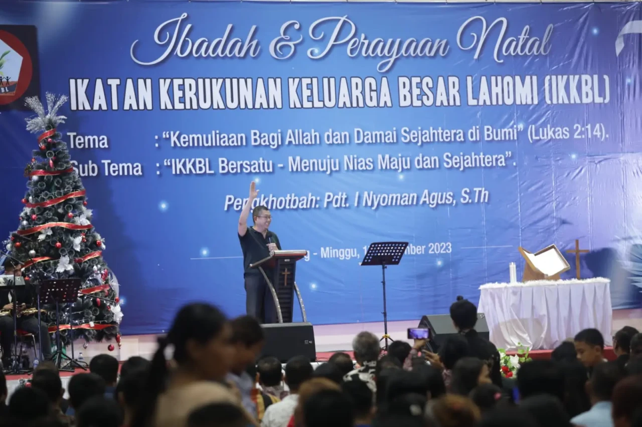 HT Hadiri Ibadah Natal...
