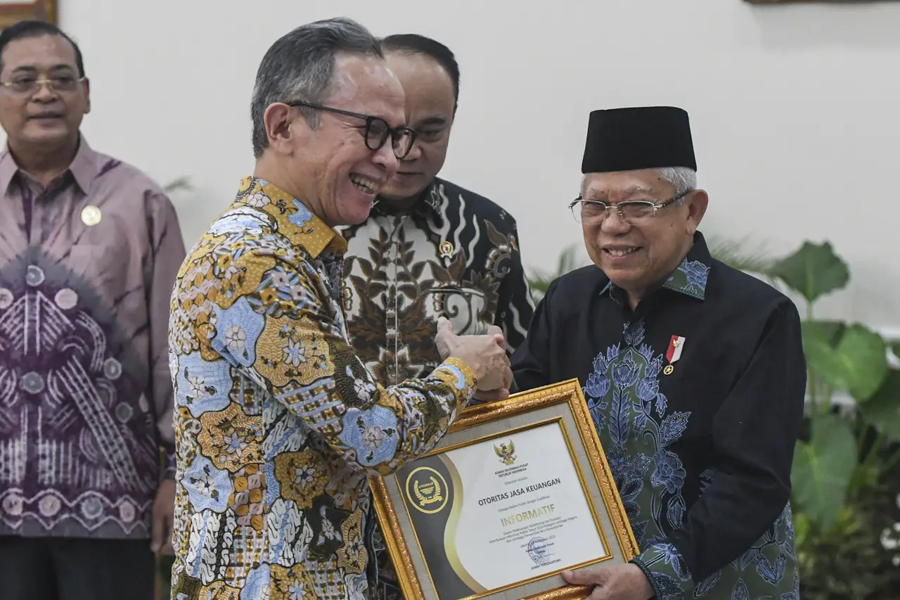 OJK Raih Anugerah Keterbukaan...