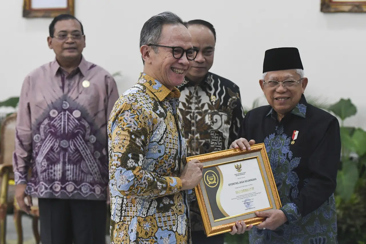 OJK Raih Anugerah Keterbukaan...
