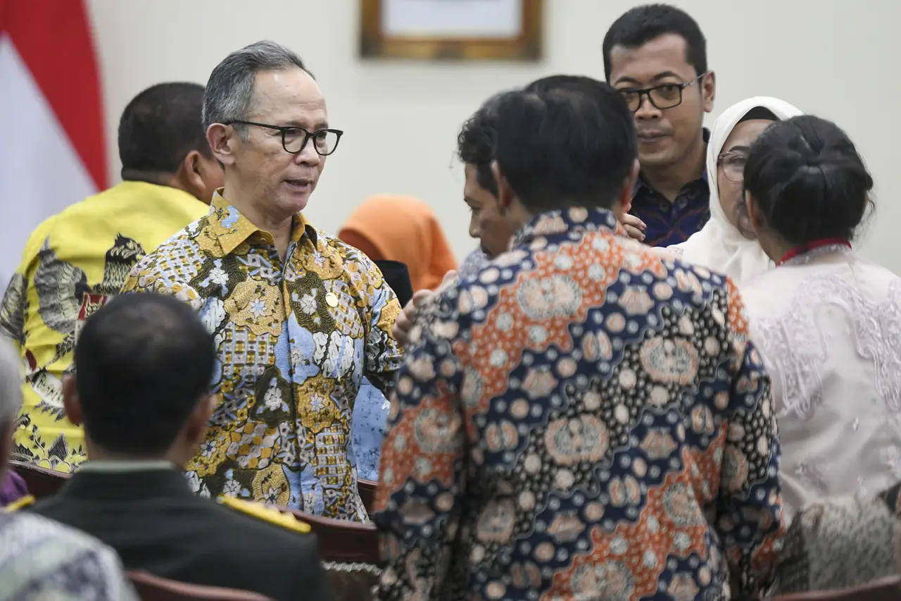 OJK Raih Anugerah Keterbukaan...