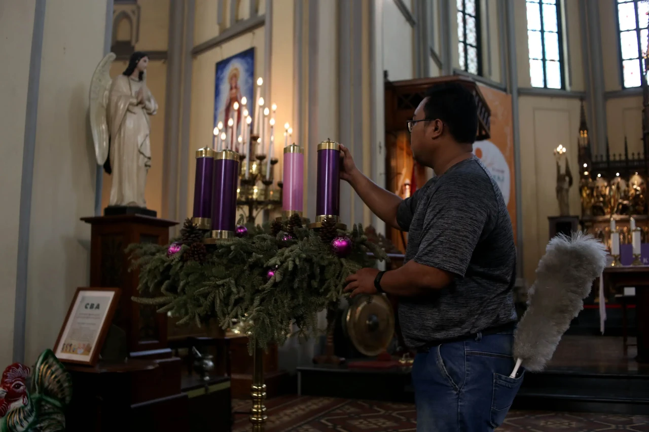 Persiapan Natal di Gereja...