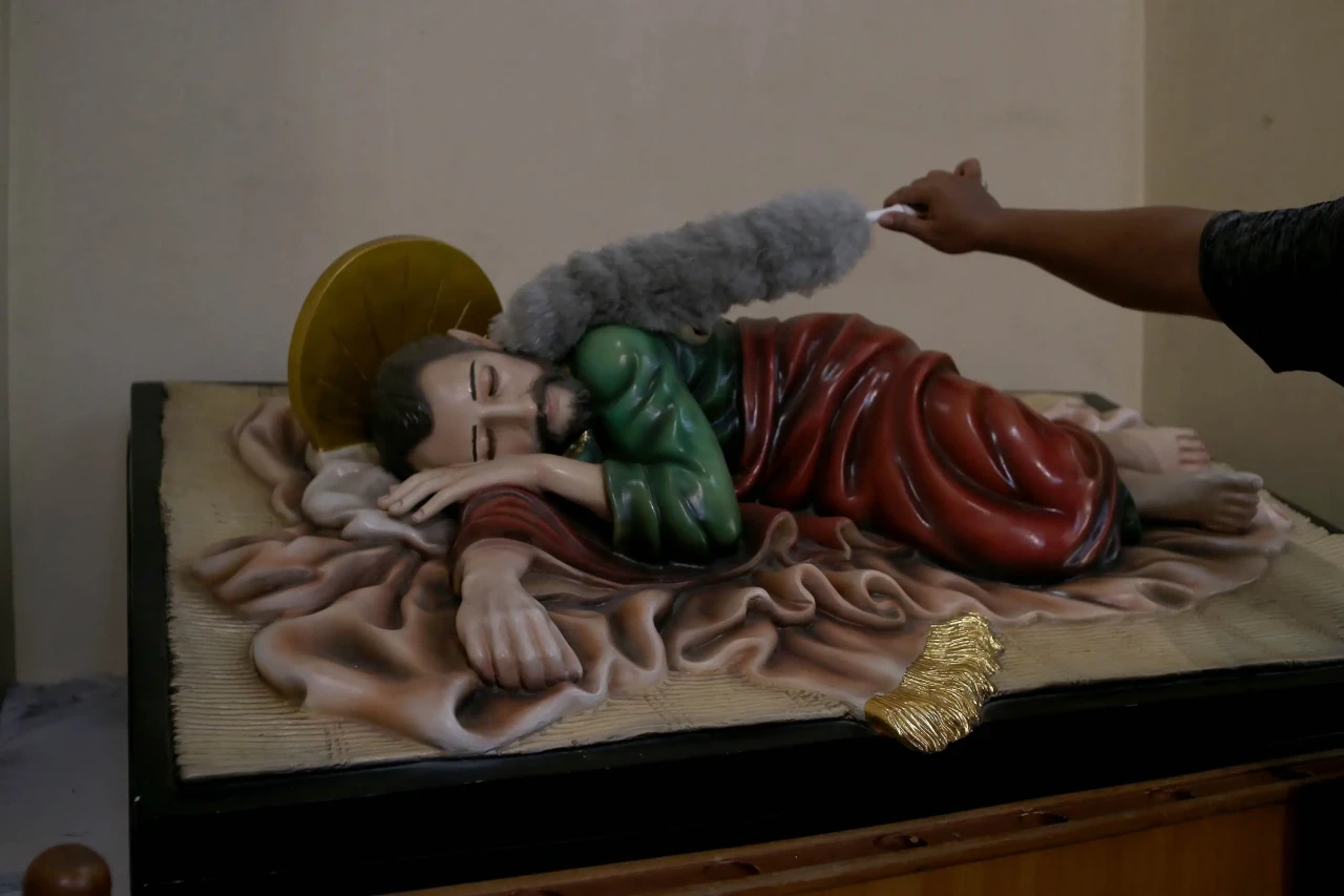 Persiapan Natal di Gereja...