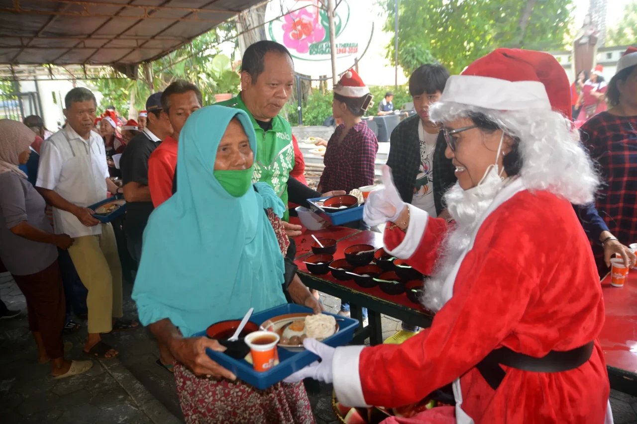 Sambut Natal, Santa...