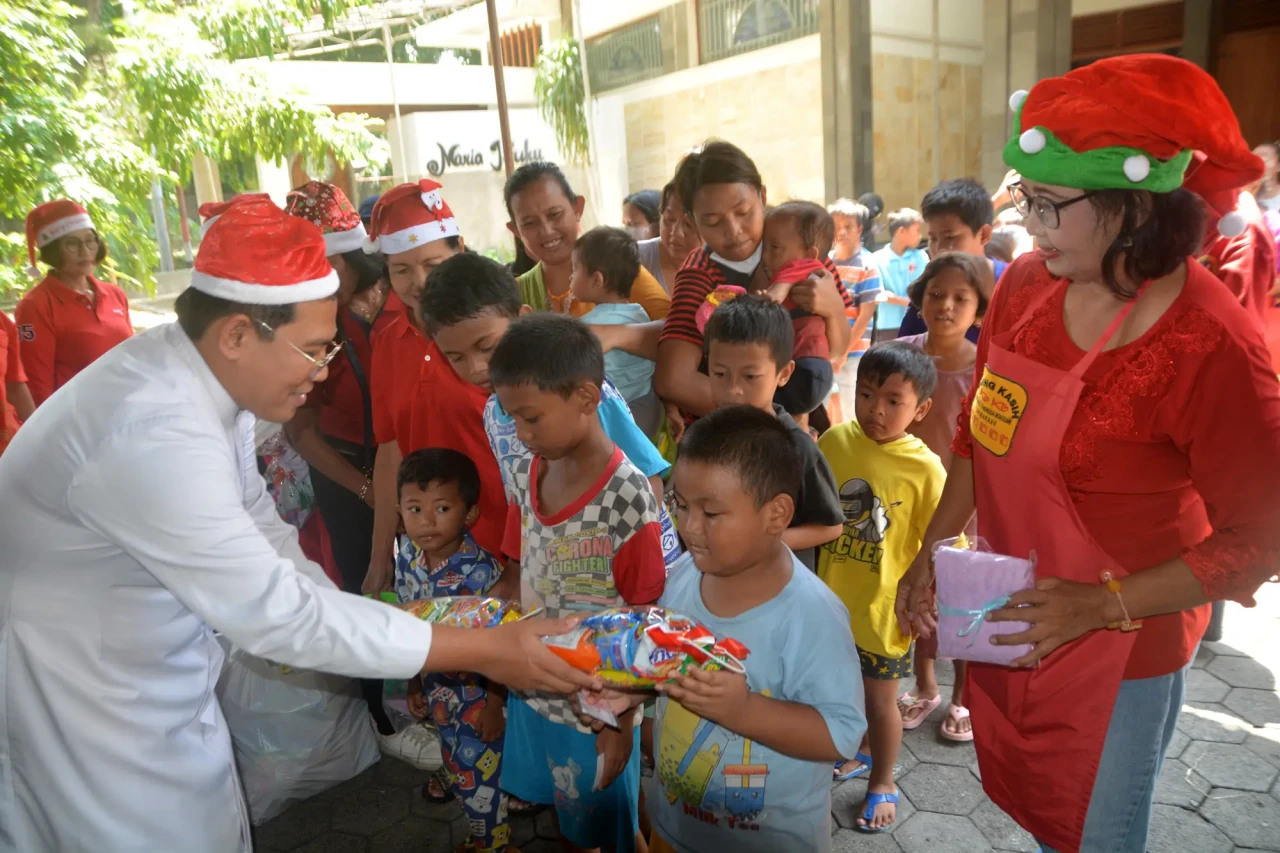 Sambut Natal, Santa...