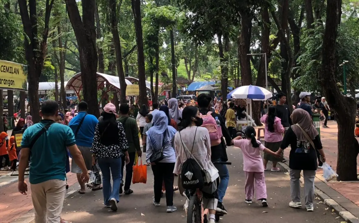 Pengunjung Ragunan Membludak...