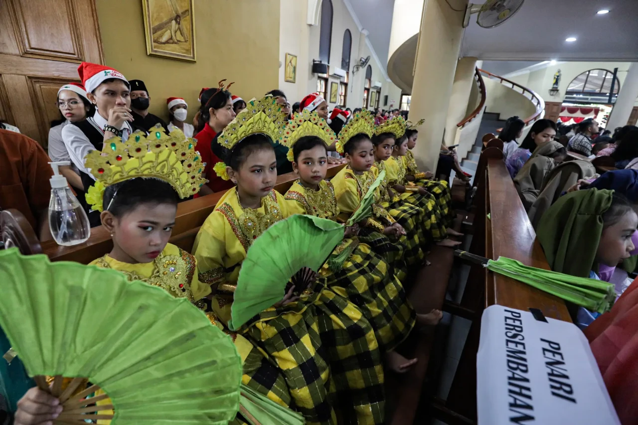 Misa Natal Anak di Gereja...