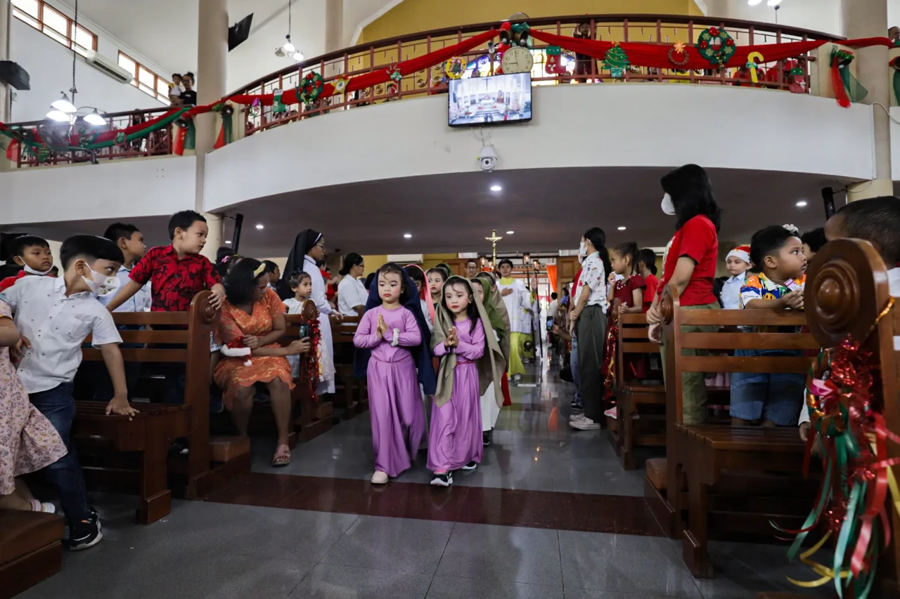 Misa Natal Anak di Gereja...