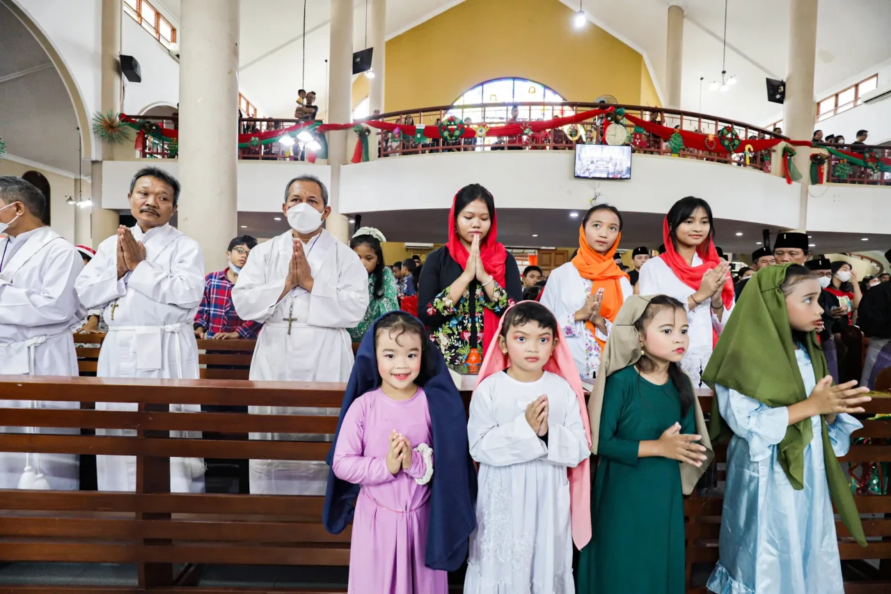 Misa Natal Anak di Gereja...