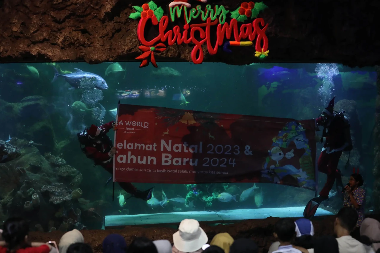 Santa Claus Beraksi...