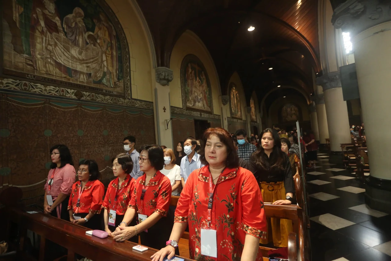Misa Natal di Gereja...