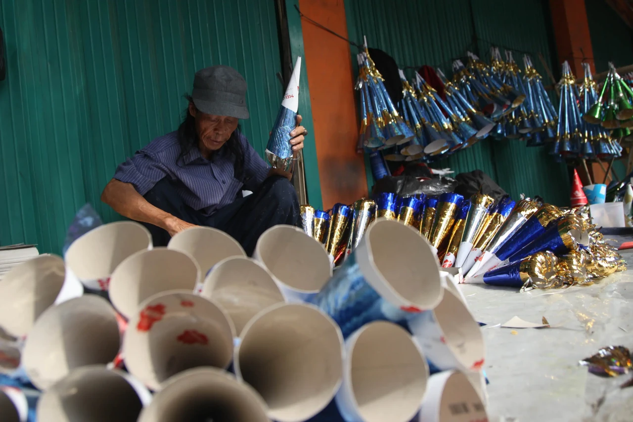 Penjual Terompet Musiman...