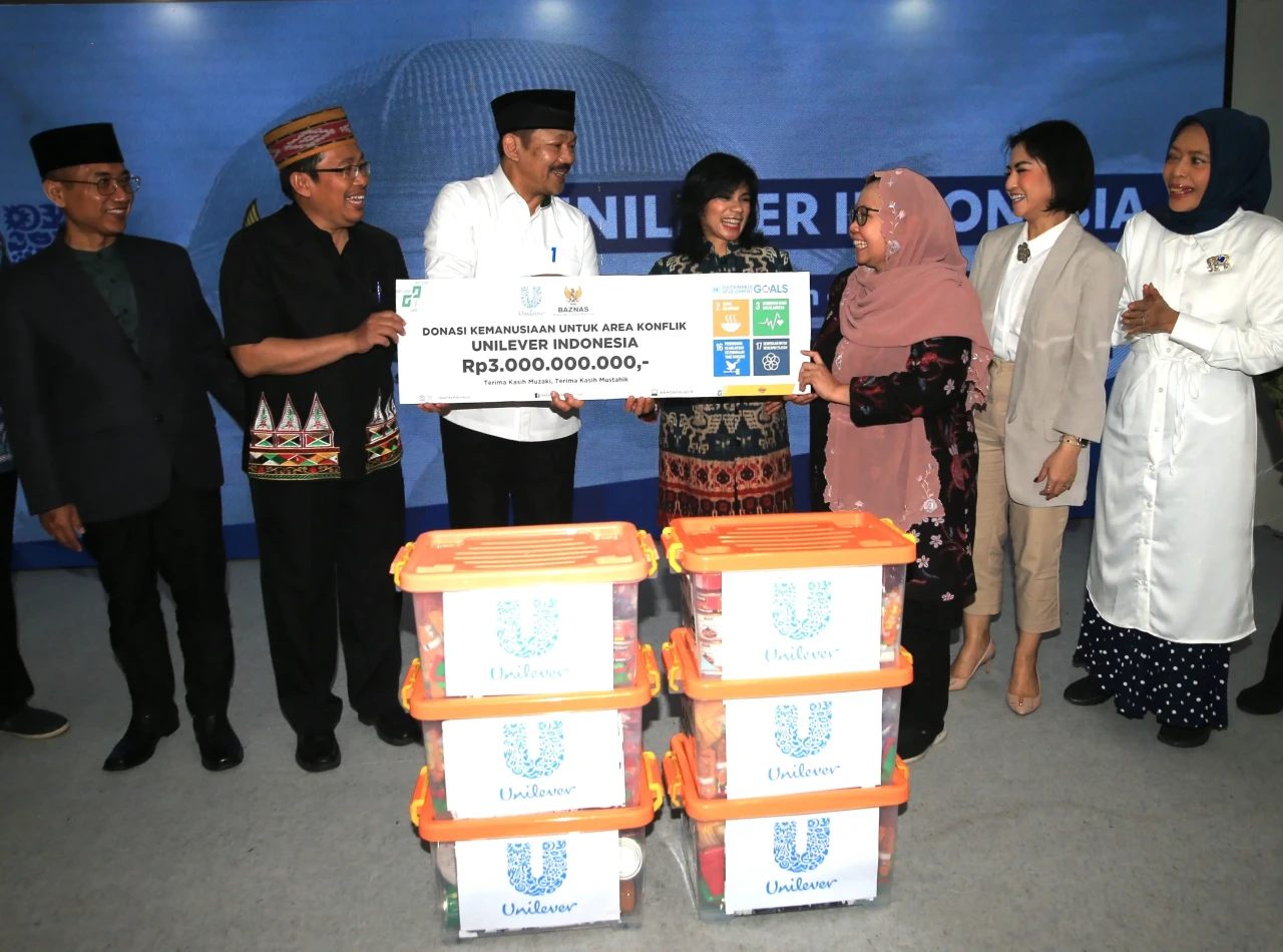 Baznas Terima Bantuan...