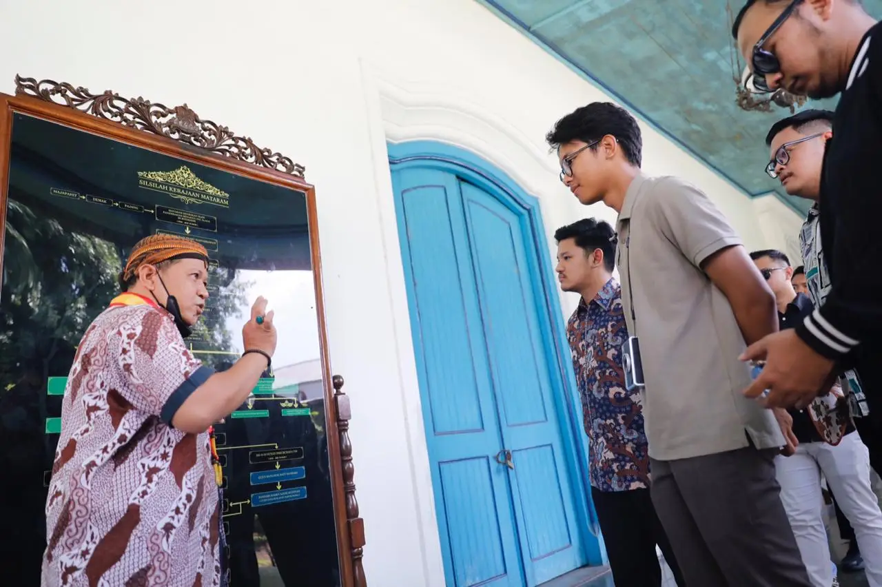 Berkunjung ke Keraton...