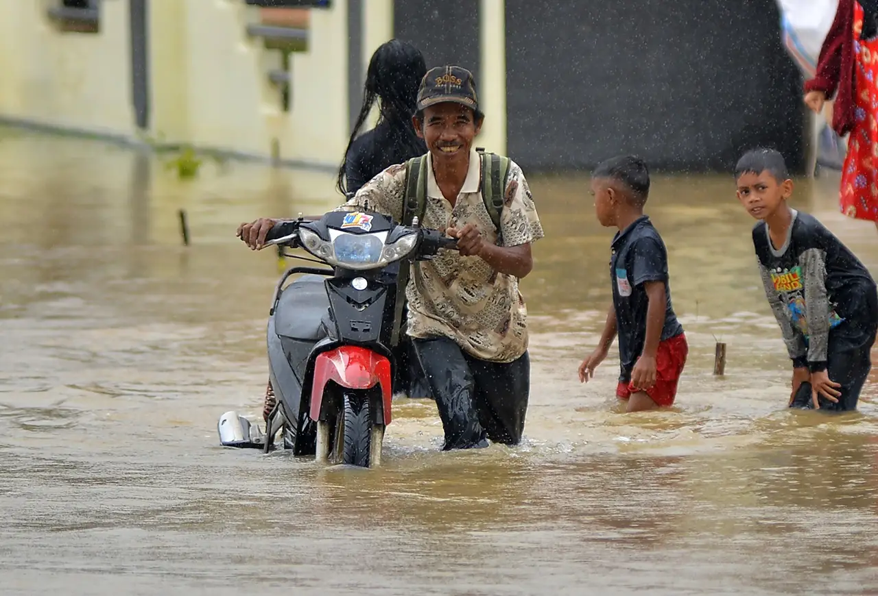 Banjir Luapan Sungai...