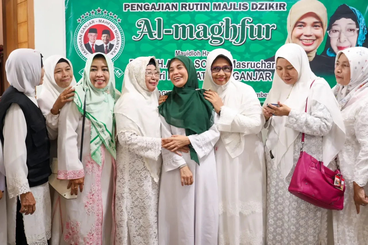 Sambangi Demak, Atikoh...