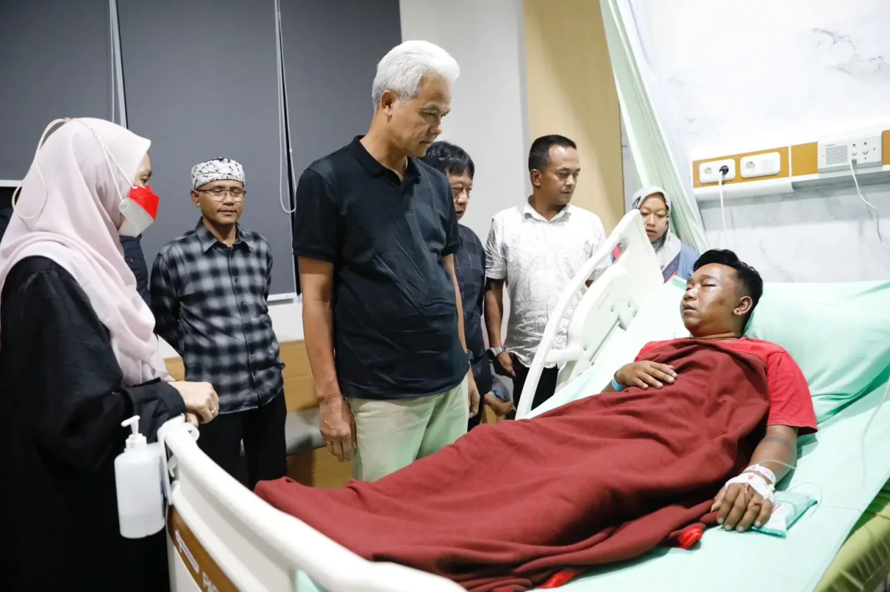 Ditemani Siti Atikoh,...