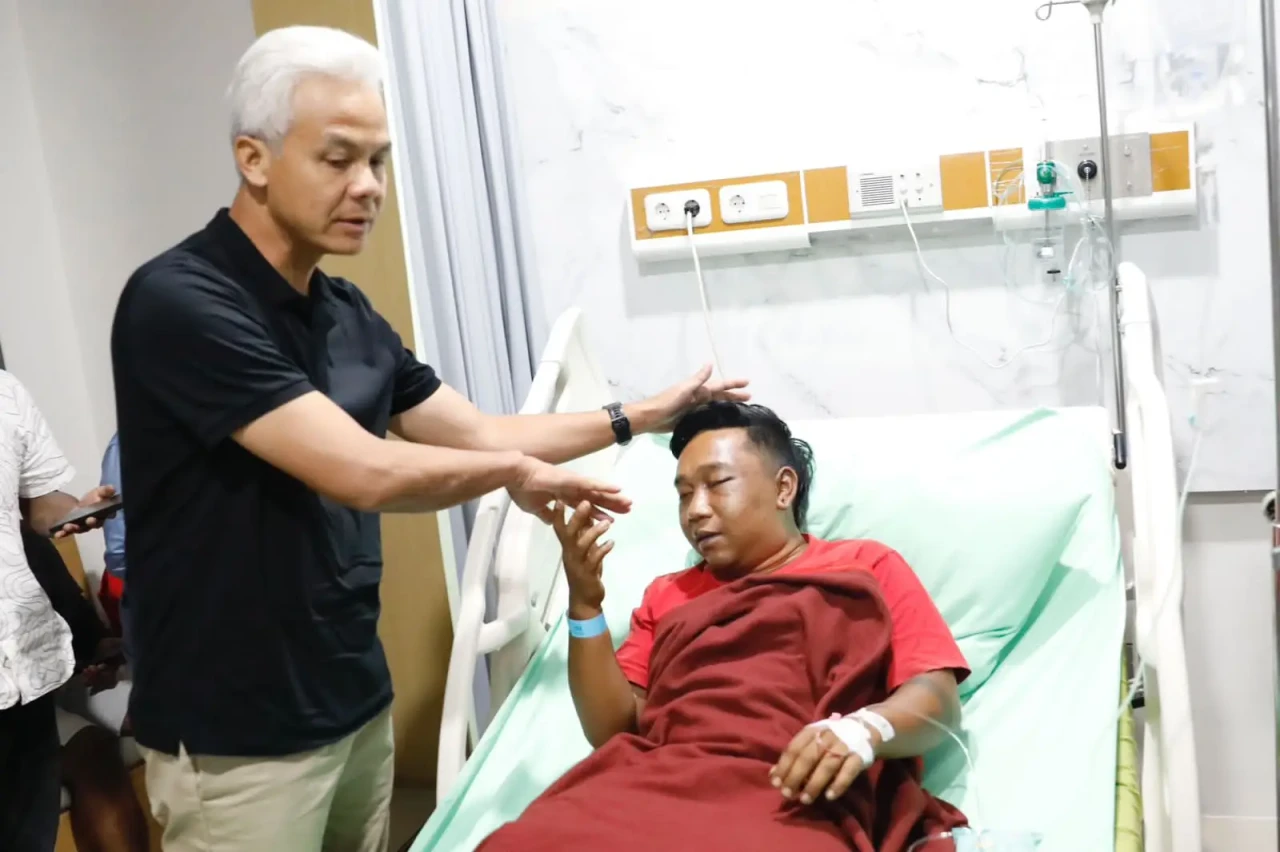 Ditemani Siti Atikoh,...